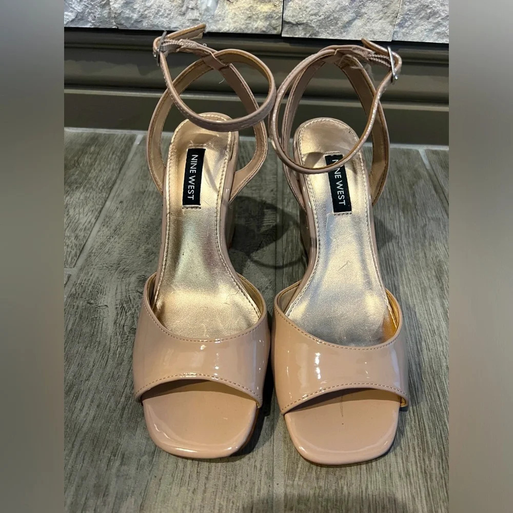 Nine West size 6 Patent Beige wedge heels